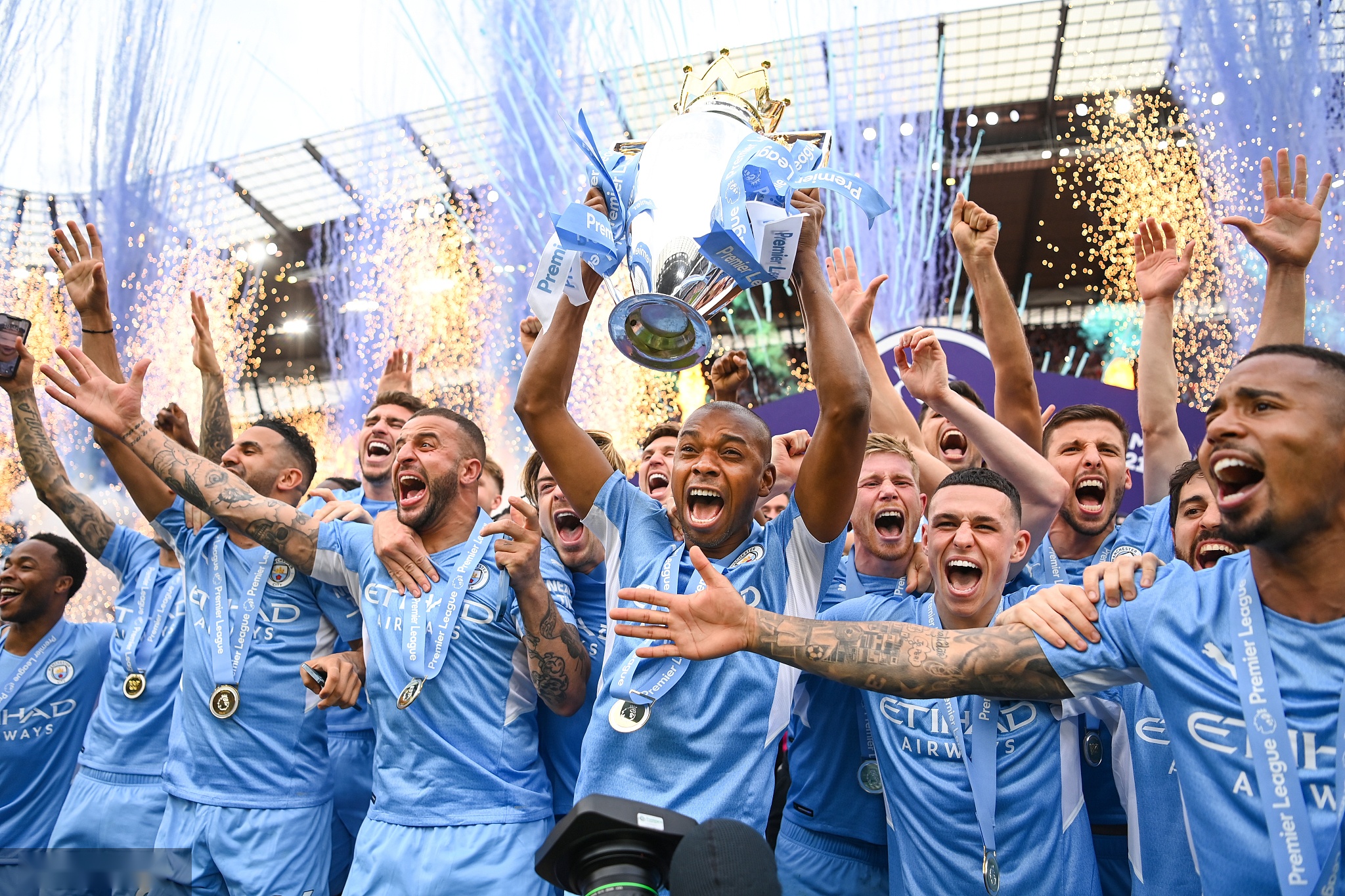 鐘內連得 鐘內連得